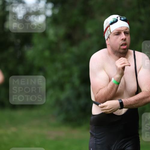 15.06.2025 - 7 Türme Triathlon Michael Strokosch http://msf.ph/oto/7971284 15.06.2025 12:59:32 Schwimmen 191, 743, 750, 875, 892, 975, 1008, 1082, 1088, 1097 meine-sportfotos.de
