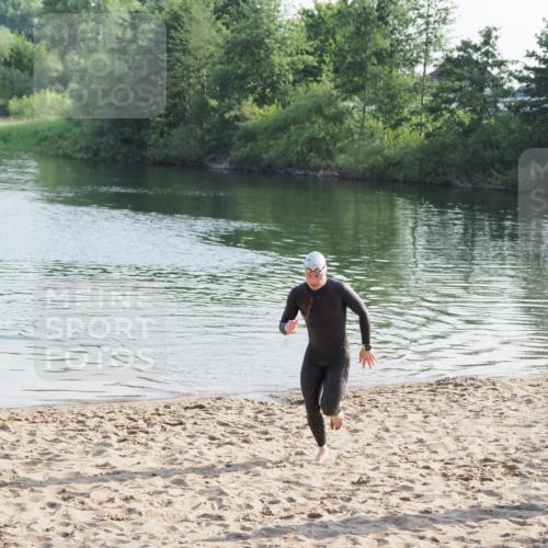 21.06.2025 - 27. Vierlanden-Triathlon MichiJ http://msf.ph/oto/7971291 15.06.2026 08:28:29 Schwimmen 10 meine-sportfotos.de