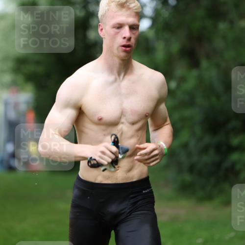 15.06.2025 - 7 Türme Triathlon Michael Strokosch http://msf.ph/oto/7971324 15.06.2025 12:59:41 Schwimmen 191, 875, 892, 975, 1008, 1082, 1088 meine-sportfotos.de