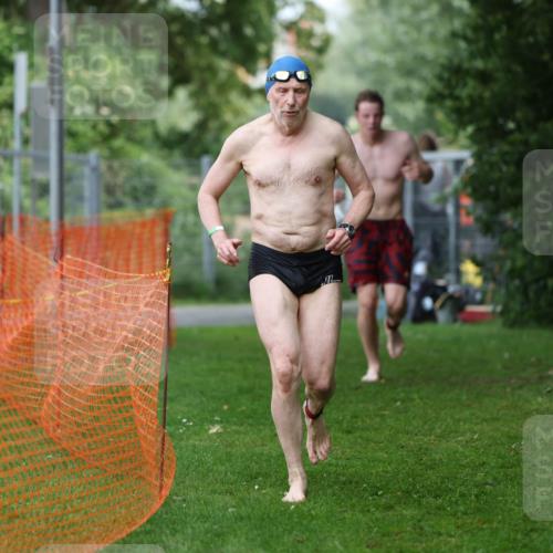 15.06.2025 - 7 Türme Triathlon Michael Strokosch http://msf.ph/oto/7971336 15.06.2025 12:59:43 Schwimmen 191, 875, 892, 975, 1008, 1082, 1088 meine-sportfotos.de