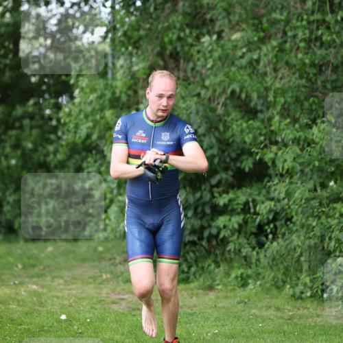 15.06.2025 - 7 Türme Triathlon Michael Strokosch http://msf.ph/oto/7971408 15.06.2025 12:59:51 Schwimmen 191, 1008, 1082 meine-sportfotos.de