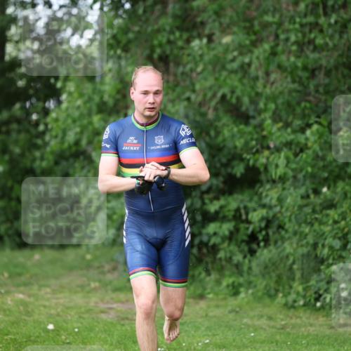 15.06.2025 - 7 Türme Triathlon Michael Strokosch http://msf.ph/oto/7971413 15.06.2025 12:59:52 Schwimmen 191, 1008, 1082 meine-sportfotos.de