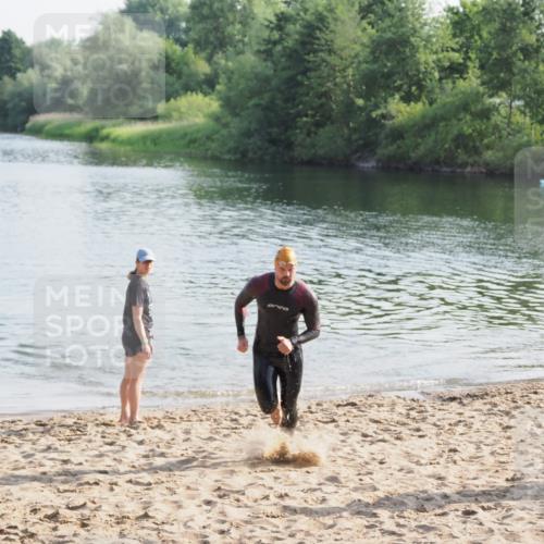 21.06.2025 - 27. Vierlanden-Triathlon MichiJ http://msf.ph/oto/7971415 15.06.2026 08:29:25 Schwimmen 4, 51 meine-sportfotos.de