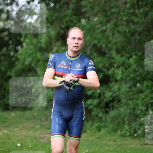 15.06.2025 - 7 Türme Triathlon Michael Strokosch http://msf.ph/oto/7971421 15.06.2025 12:59:52 Schwimmen 191, 1008, 1082 meine-sportfotos.de