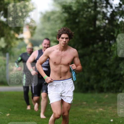 15.06.2025 - 7 Türme Triathlon Michael Strokosch http://msf.ph/oto/7971441 15.06.2025 13:00:21 Schwimmen 193, 705, 1092 meine-sportfotos.de