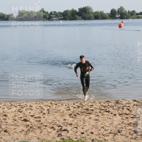 21.06.2025 - 27. Vierlanden-Triathlon MichiJ http://msf.ph/oto/7971461 15.06.2026 08:30:20 Schwimmen 37 meine-sportfotos.de