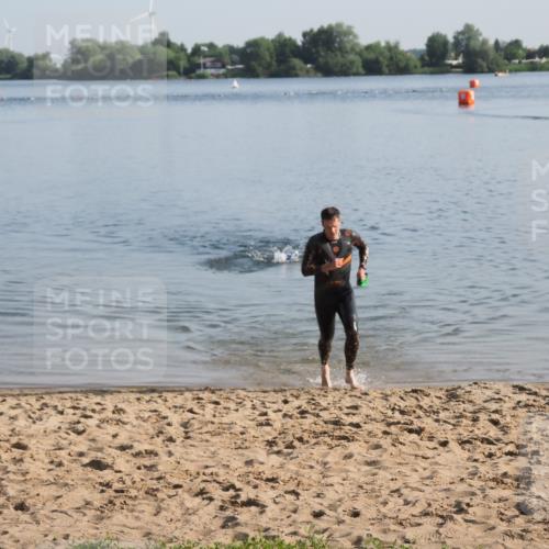 21.06.2025 - 27. Vierlanden-Triathlon MichiJ http://msf.ph/oto/7971469 15.06.2026 08:30:20 Schwimmen 37 meine-sportfotos.de