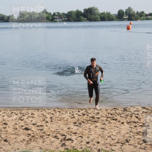 21.06.2025 - 27. Vierlanden-Triathlon MichiJ http://msf.ph/oto/7971475 15.06.2026 08:30:20 Schwimmen 37 meine-sportfotos.de