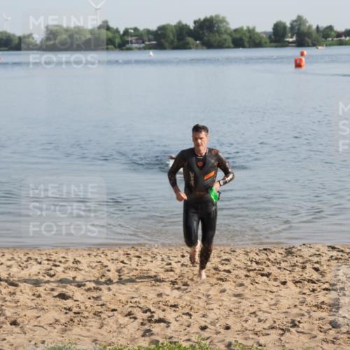 21.06.2025 - 27. Vierlanden-Triathlon MichiJ http://msf.ph/oto/7971481 15.06.2026 08:30:22 Schwimmen 37 meine-sportfotos.de