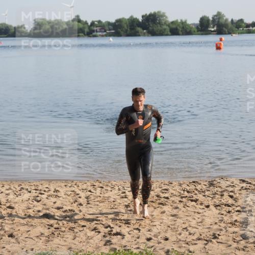 21.06.2025 - 27. Vierlanden-Triathlon MichiJ http://msf.ph/oto/7971494 15.06.2026 08:30:22 Schwimmen 37 meine-sportfotos.de