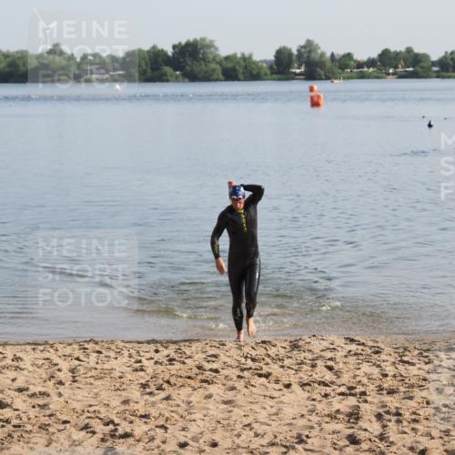 21.06.2025 - 27. Vierlanden-Triathlon MichiJ http://msf.ph/oto/7971508 15.06.2026 08:30:29 Schwimmen 17, 37 meine-sportfotos.de