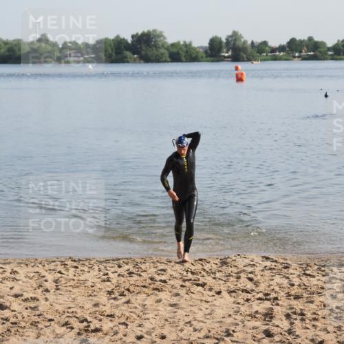 21.06.2025 - 27. Vierlanden-Triathlon MichiJ http://msf.ph/oto/7971513 15.06.2026 08:30:29 Schwimmen 17, 37 meine-sportfotos.de