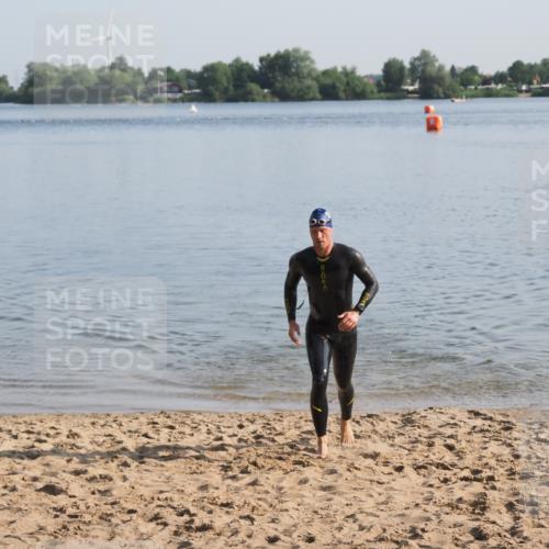 21.06.2025 - 27. Vierlanden-Triathlon MichiJ http://msf.ph/oto/7971533 15.06.2026 08:30:30 Schwimmen 17, 37 meine-sportfotos.de
