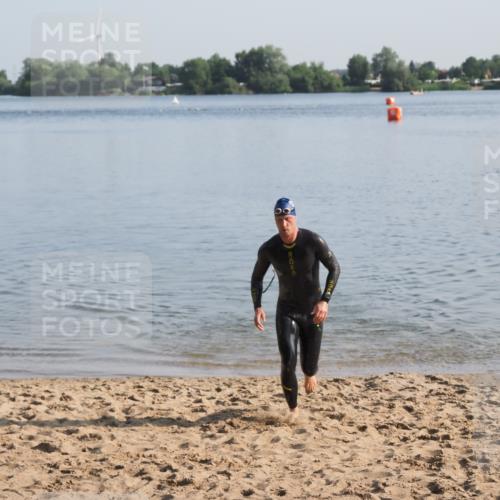21.06.2025 - 27. Vierlanden-Triathlon MichiJ http://msf.ph/oto/7971539 15.06.2026 08:30:30 Schwimmen 17, 37 meine-sportfotos.de