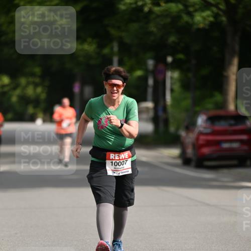 15.06.2025 - REWE Women's Run Dr. Thomas Lammeyer http://msf.ph/oto/7971541 15.06.2025 10:00:45 Laufen 10007 meine-sportfotos.de