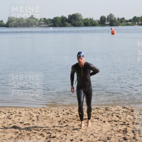 21.06.2025 - 27. Vierlanden-Triathlon MichiJ http://msf.ph/oto/7971564 15.06.2026 08:30:31 Schwimmen 17, 37 meine-sportfotos.de