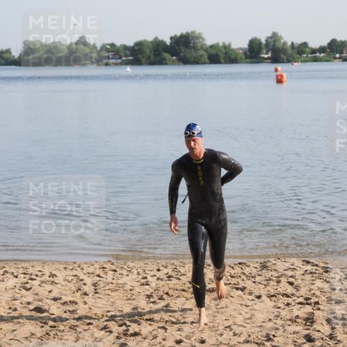 21.06.2025 - 27. Vierlanden-Triathlon MichiJ http://msf.ph/oto/7971567 15.06.2026 08:30:31 Schwimmen 17, 37 meine-sportfotos.de