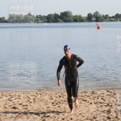 21.06.2025 - 27. Vierlanden-Triathlon MichiJ http://msf.ph/oto/7971576 15.06.2026 08:30:31 Schwimmen 17, 37 meine-sportfotos.de