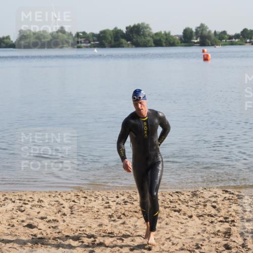 21.06.2025 - 27. Vierlanden-Triathlon MichiJ http://msf.ph/oto/7971582 15.06.2026 08:30:31 Schwimmen 17, 37 meine-sportfotos.de