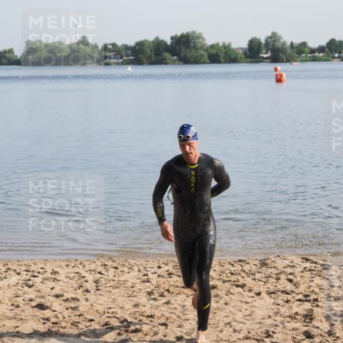 21.06.2025 - 27. Vierlanden-Triathlon MichiJ http://msf.ph/oto/7971590 15.06.2026 08:30:31 Schwimmen 17, 37 meine-sportfotos.de