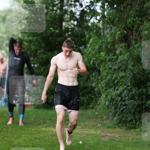 15.06.2025 - 7 Türme Triathlon Michael Strokosch http://msf.ph/oto/7971616 15.06.2025 13:01:00 Schwimmen 847, 1080, 1096, 1192, 1200 meine-sportfotos.de