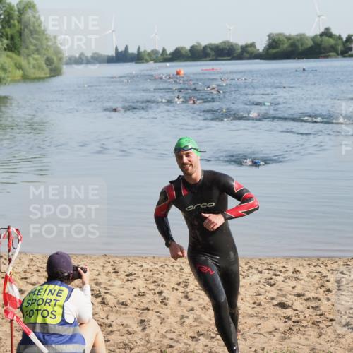 21.06.2025 - 27. Vierlanden-Triathlon MichiJ http://msf.ph/oto/7971626 15.06.2026 08:31:41 Schwimmen 63 meine-sportfotos.de