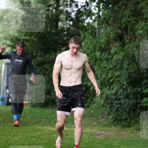15.06.2025 - 7 Türme Triathlon Michael Strokosch http://msf.ph/oto/7971628 15.06.2025 13:01:00 Schwimmen 847, 1080, 1096, 1192, 1200 meine-sportfotos.de