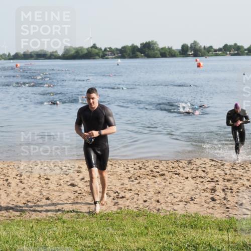 21.06.2025 - 27. Vierlanden-Triathlon MichiJ http://msf.ph/oto/7971651 15.06.2026 08:31:58 Schwimmen 30, 178 meine-sportfotos.de