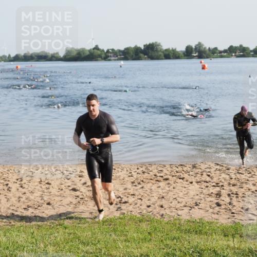 21.06.2025 - 27. Vierlanden-Triathlon MichiJ http://msf.ph/oto/7971657 15.06.2026 08:31:58 Schwimmen 30, 178 meine-sportfotos.de