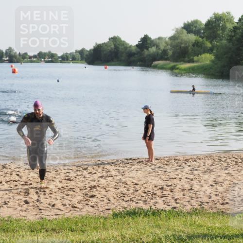 21.06.2025 - 27. Vierlanden-Triathlon MichiJ http://msf.ph/oto/7971670 15.06.2026 08:32:00 Schwimmen 30, 178 meine-sportfotos.de