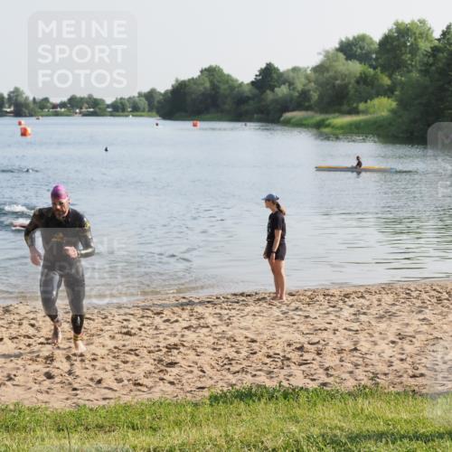 21.06.2025 - 27. Vierlanden-Triathlon MichiJ http://msf.ph/oto/7971674 15.06.2026 08:32:00 Schwimmen 30, 178 meine-sportfotos.de