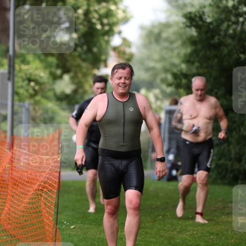 15.06.2025 - 7 Türme Triathlon Michael Strokosch http://msf.ph/oto/7971691 15.06.2025 13:01:06 Schwimmen 702, 759, 785, 847, 972, 1080, 1096, 1192, 1200 meine-sportfotos.de