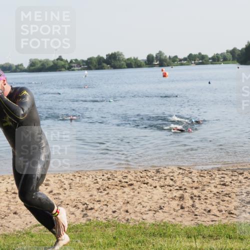 21.06.2025 - 27. Vierlanden-Triathlon MichiJ http://msf.ph/oto/7971692 15.06.2026 08:32:02 Schwimmen 30, 178 meine-sportfotos.de