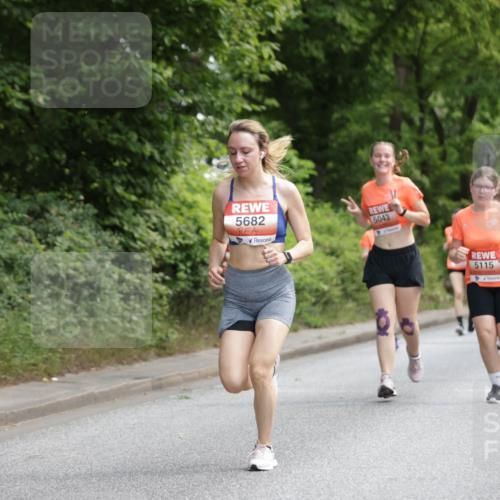 15.06.2025 - REWE Women's Run Jannik Wohlers http://msf.ph/oto/7971720 15.06.2025 10:06:37 Laufen 5682, 5043, 5302, 5115 meine-sportfotos.de