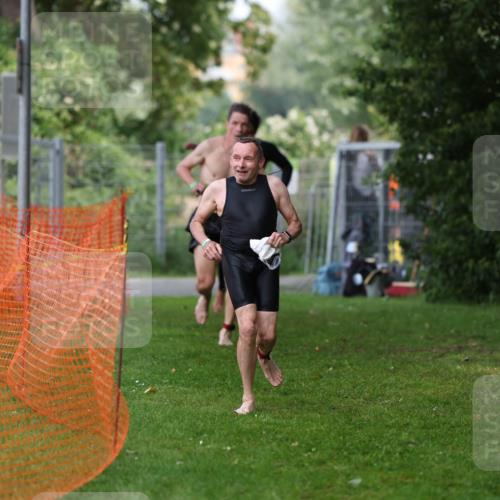 15.06.2025 - 7 Türme Triathlon Michael Strokosch http://msf.ph/oto/7971738 15.06.2025 13:01:15 Schwimmen 702, 759, 785, 847, 972, 1080, 1096, 1192, 1200 meine-sportfotos.de