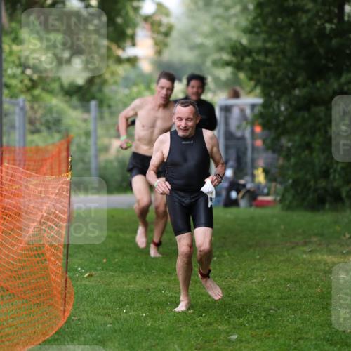15.06.2025 - 7 Türme Triathlon Michael Strokosch http://msf.ph/oto/7971753 15.06.2025 13:01:15 Schwimmen 702, 759, 785, 847, 972, 1080, 1096, 1192, 1200 meine-sportfotos.de