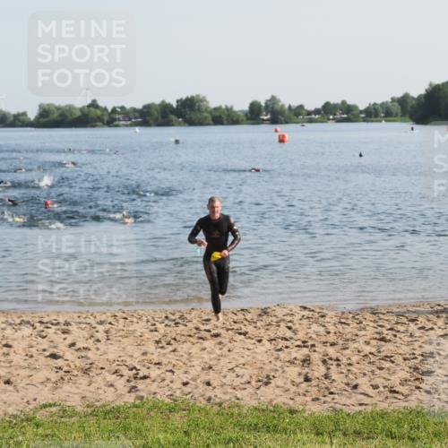 21.06.2025 - 27. Vierlanden-Triathlon MichiJ http://msf.ph/oto/7971789 15.06.2026 08:32:30 Schwimmen 14, 26, 188 meine-sportfotos.de