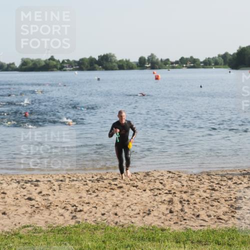 21.06.2025 - 27. Vierlanden-Triathlon MichiJ http://msf.ph/oto/7971796 15.06.2026 08:32:30 Schwimmen 14, 26, 188 meine-sportfotos.de