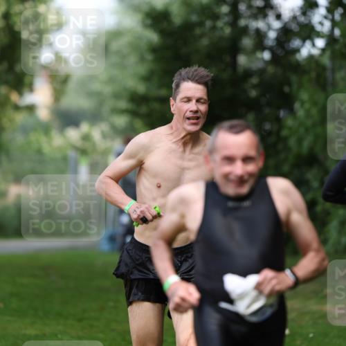 15.06.2025 - 7 Türme Triathlon Michael Strokosch http://msf.ph/oto/7971799 15.06.2025 13:01:19 Schwimmen 702, 759, 785, 972, 1080, 1096, 1192, 1200 meine-sportfotos.de