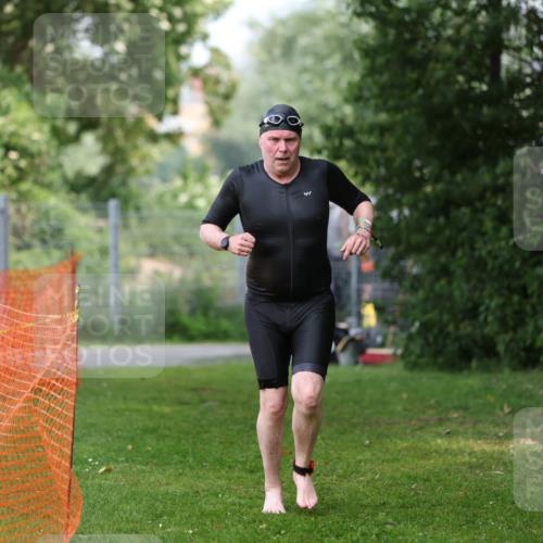 15.06.2025 - 7 Türme Triathlon Michael Strokosch http://msf.ph/oto/7971844 15.06.2025 13:01:42 Schwimmen 834 meine-sportfotos.de