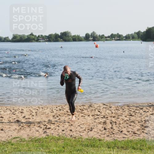 21.06.2025 - 27. Vierlanden-Triathlon MichiJ http://msf.ph/oto/7971866 15.06.2026 08:32:32 Schwimmen 14, 26 meine-sportfotos.de
