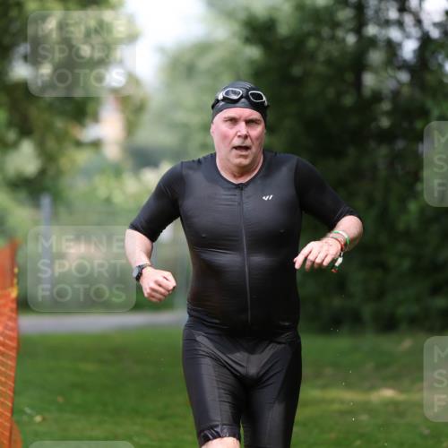 15.06.2025 - 7 Türme Triathlon Michael Strokosch http://msf.ph/oto/7971873 15.06.2025 13:01:44 Schwimmen 834 meine-sportfotos.de