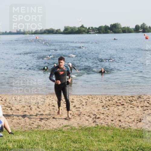 21.06.2025 - 27. Vierlanden-Triathlon MichiJ http://msf.ph/oto/7971874 15.06.2026 08:32:37 Schwimmen 14, 25, 26, 38 meine-sportfotos.de