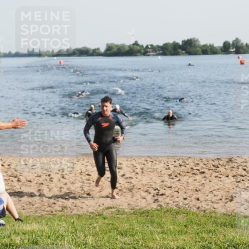 21.06.2025 - 27. Vierlanden-Triathlon MichiJ http://msf.ph/oto/7971877 15.06.2026 08:32:37 Schwimmen 14, 25, 26, 38 meine-sportfotos.de