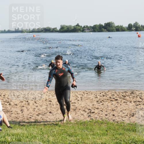 21.06.2025 - 27. Vierlanden-Triathlon MichiJ http://msf.ph/oto/7971896 15.06.2026 08:32:38 Schwimmen 14, 25, 26, 38 meine-sportfotos.de