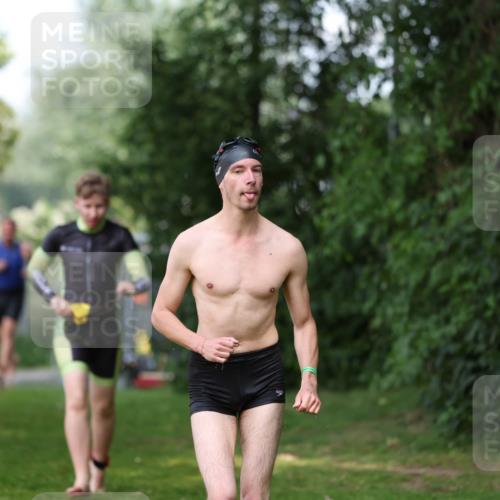 15.06.2025 - 7 Türme Triathlon Michael Strokosch http://msf.ph/oto/7971897 15.06.2025 13:02:21 Schwimmen 1083, 1118, 1173 meine-sportfotos.de