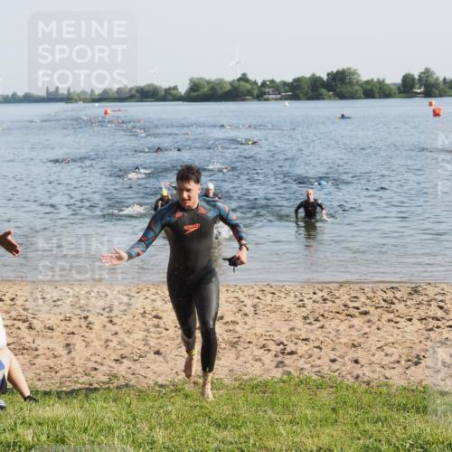 21.06.2025 - 27. Vierlanden-Triathlon MichiJ http://msf.ph/oto/7971902 15.06.2026 08:32:38 Schwimmen 14, 25, 26, 38 meine-sportfotos.de