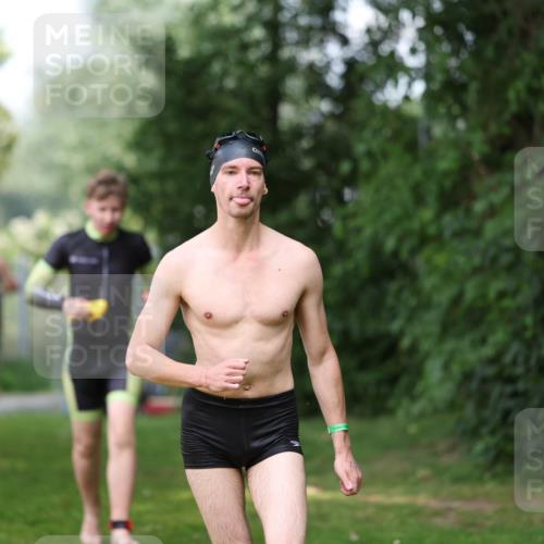 15.06.2025 - 7 Türme Triathlon Michael Strokosch http://msf.ph/oto/7971904 15.06.2025 13:02:21 Schwimmen 1083, 1118, 1173 meine-sportfotos.de