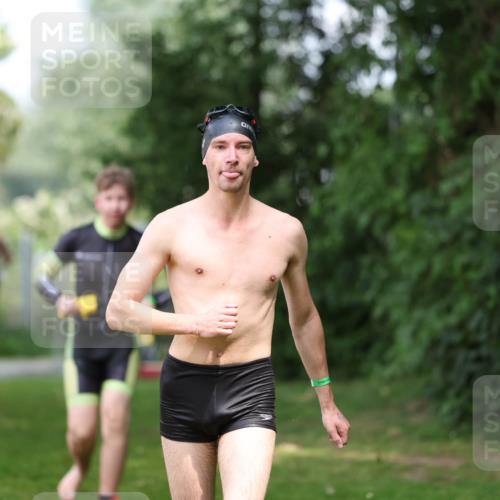 15.06.2025 - 7 Türme Triathlon Michael Strokosch http://msf.ph/oto/7971909 15.06.2025 13:02:21 Schwimmen 1083, 1118, 1173 meine-sportfotos.de