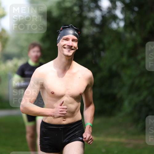 15.06.2025 - 7 Türme Triathlon Michael Strokosch http://msf.ph/oto/7971919 15.06.2025 13:02:22 Schwimmen 1083, 1118, 1173 meine-sportfotos.de